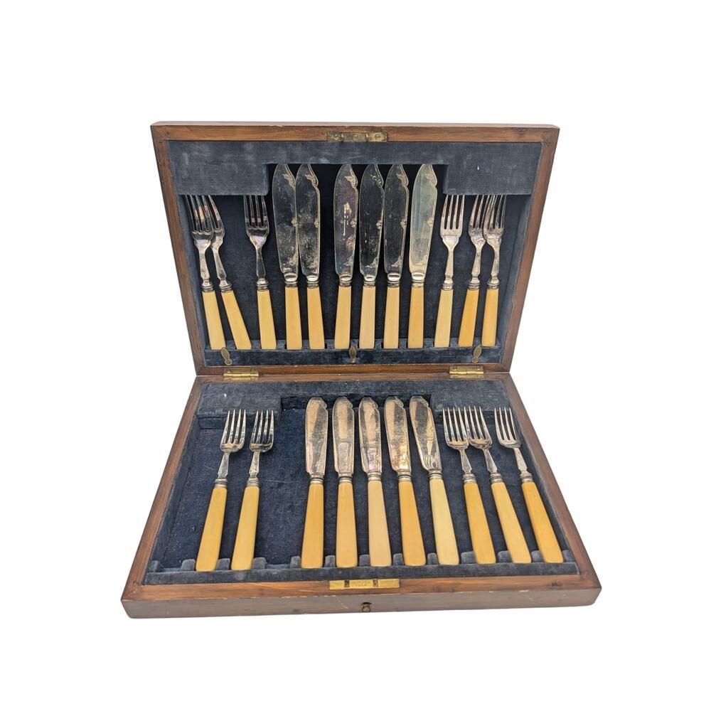 Frank Cobb & Co Sheffield Fish Cutlery Set 22 Pc Service for 11 Cased Antique